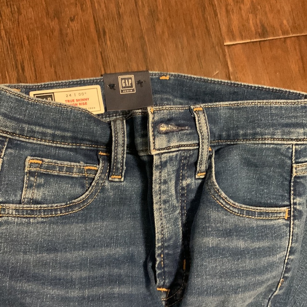 Gap High Rise Jeans - Picture 2 of 2